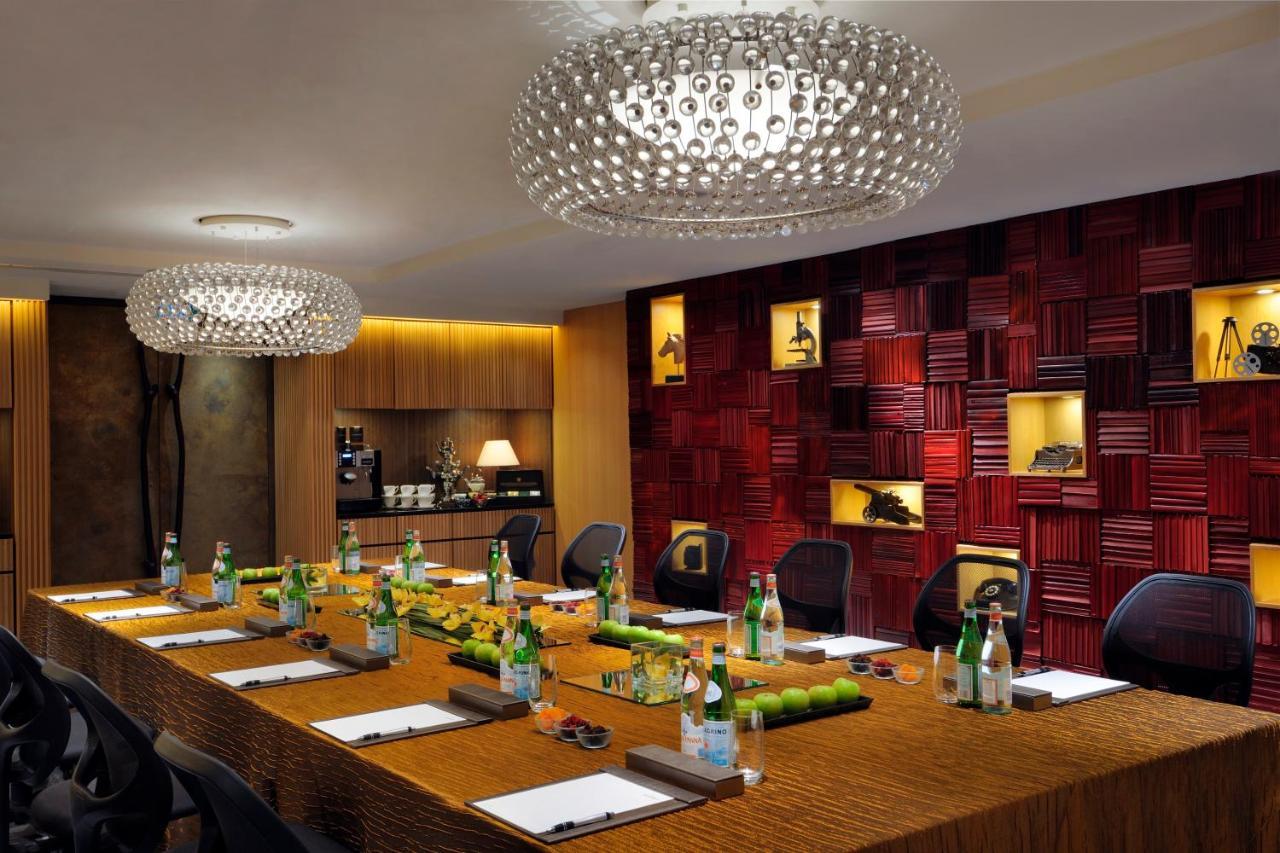 Oasia Resort Sentosa By Far East Hospitality Singapur Dış mekan fotoğraf Meeting room at The Westin Mumbai