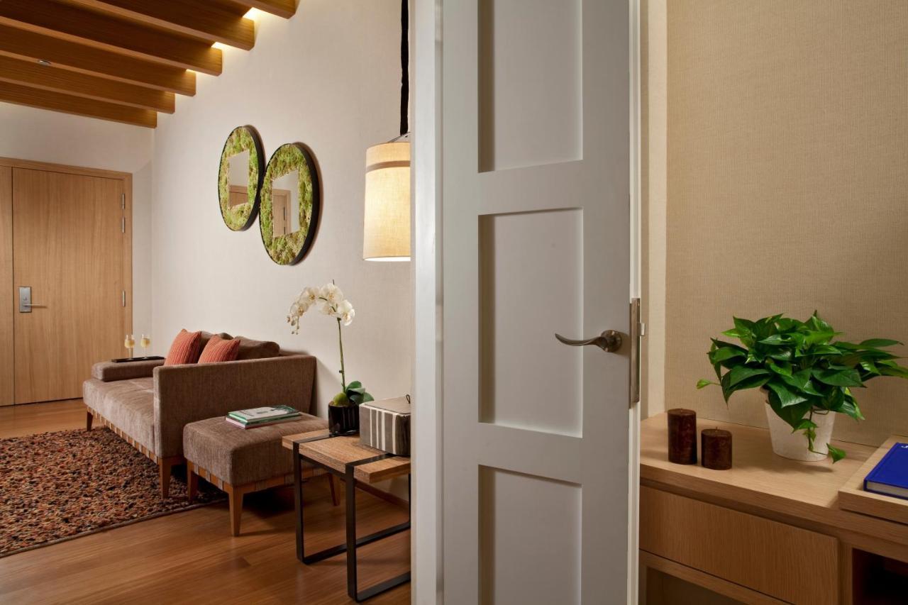 Oasia Resort Sentosa By Far East Hospitality Singapur Dış mekan fotoğraf A door opening into a living room