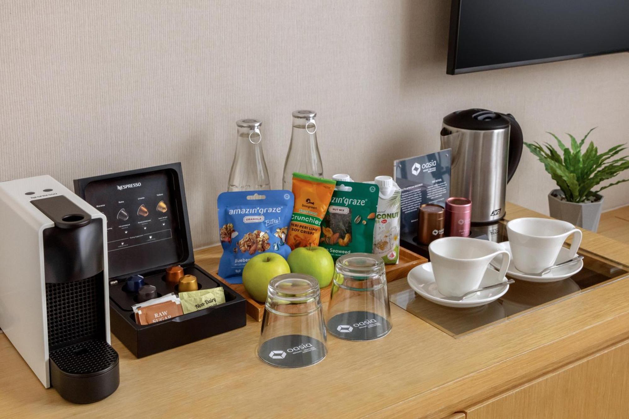 Oasia Resort Sentosa By Far East Hospitality Singapur Dış mekan fotoğraf A Nespresso coffee machine in a hotel room