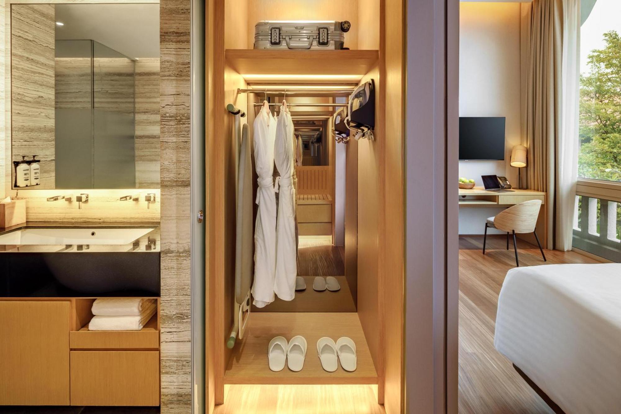 Oasia Resort Sentosa By Far East Hospitality Singapur Dış mekan fotoğraf A walk-in wardrobe